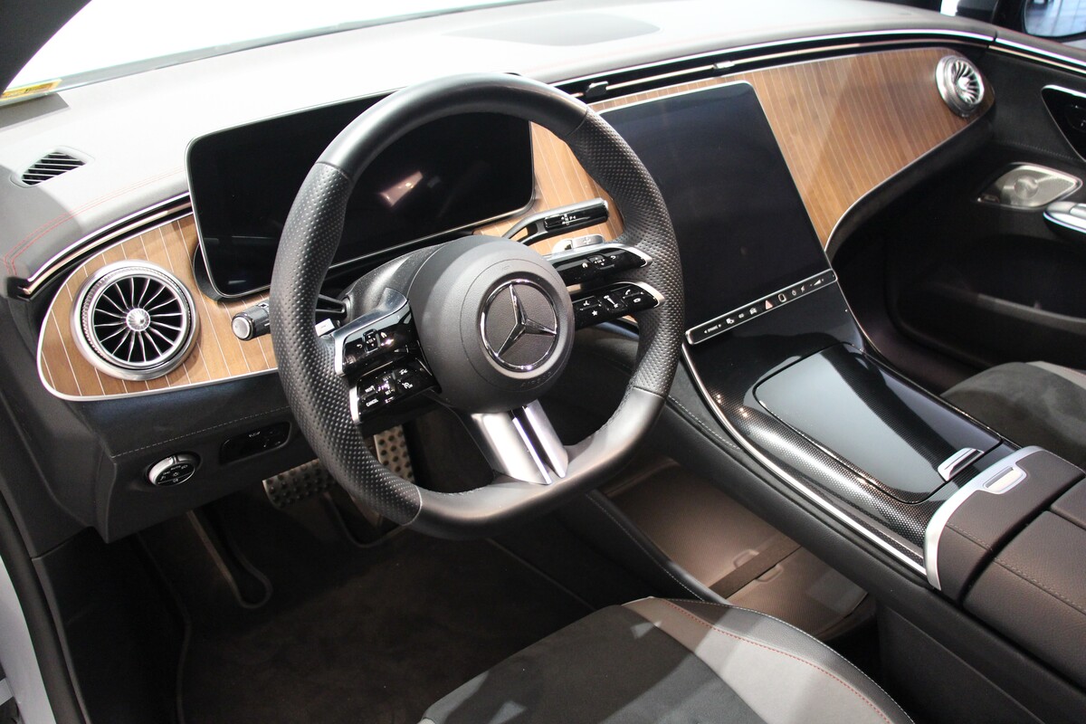 Mercedes - Benz EQE 2022