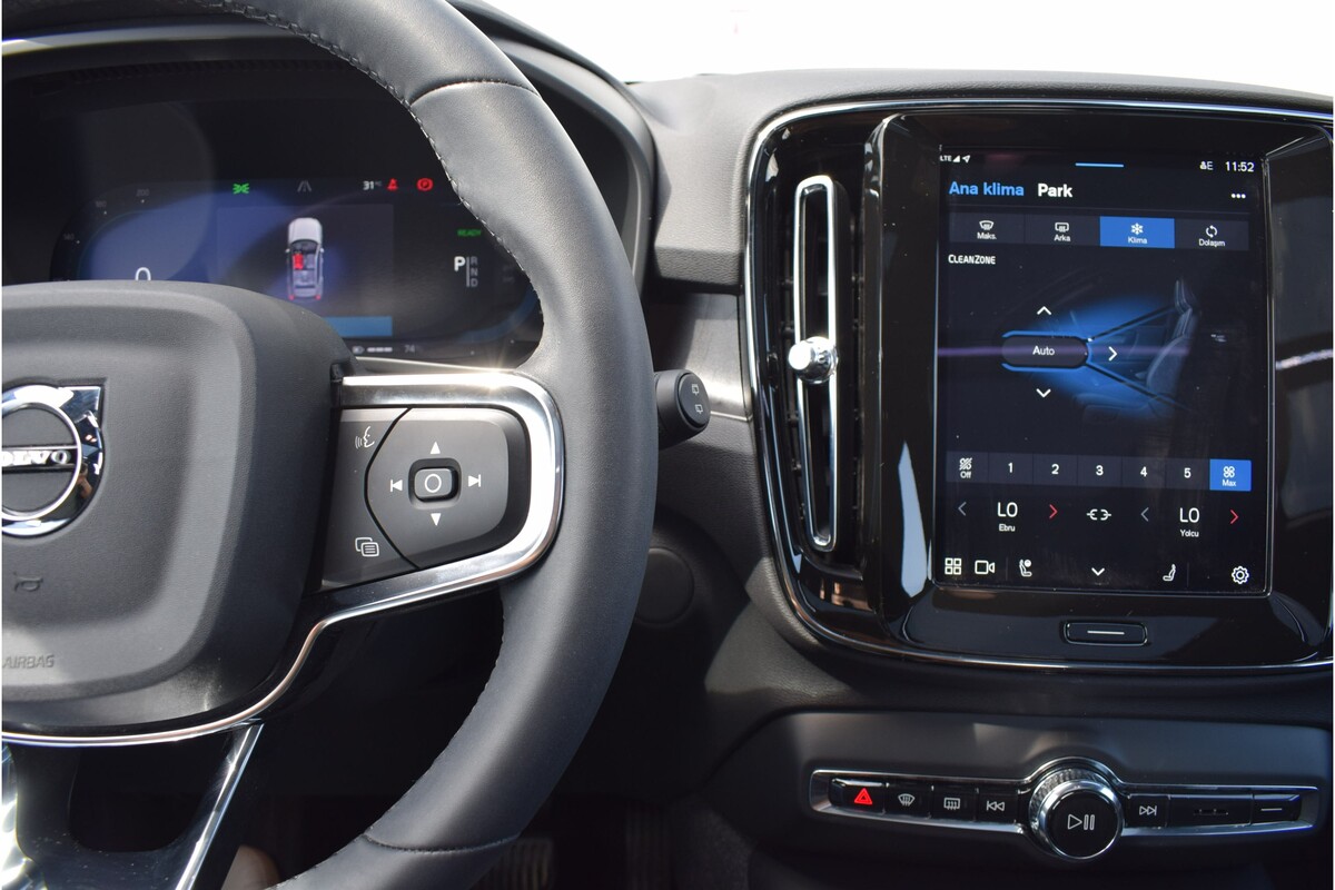 Volvo XC40 2023