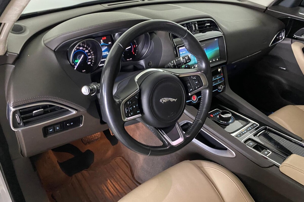 Jaguar F-PACE 2019