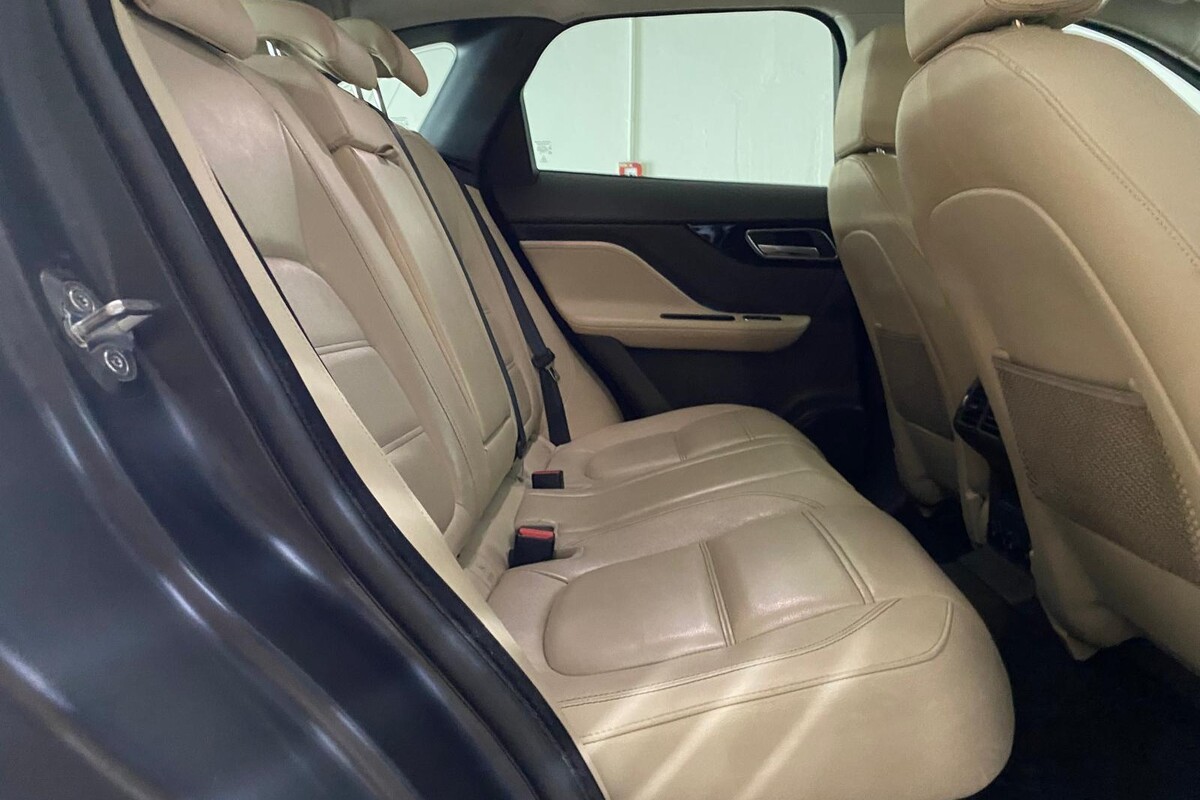 Jaguar F-PACE 2019
