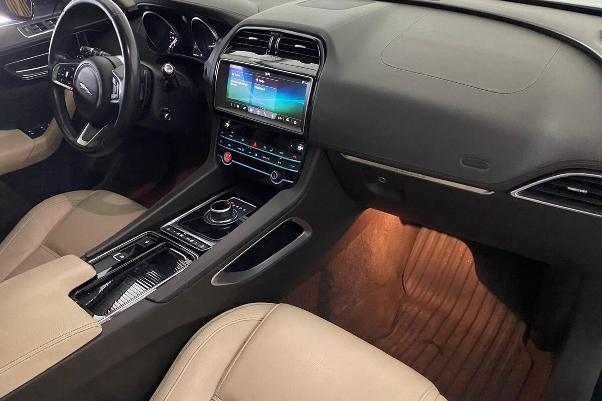 Jaguar F-PACE 2019