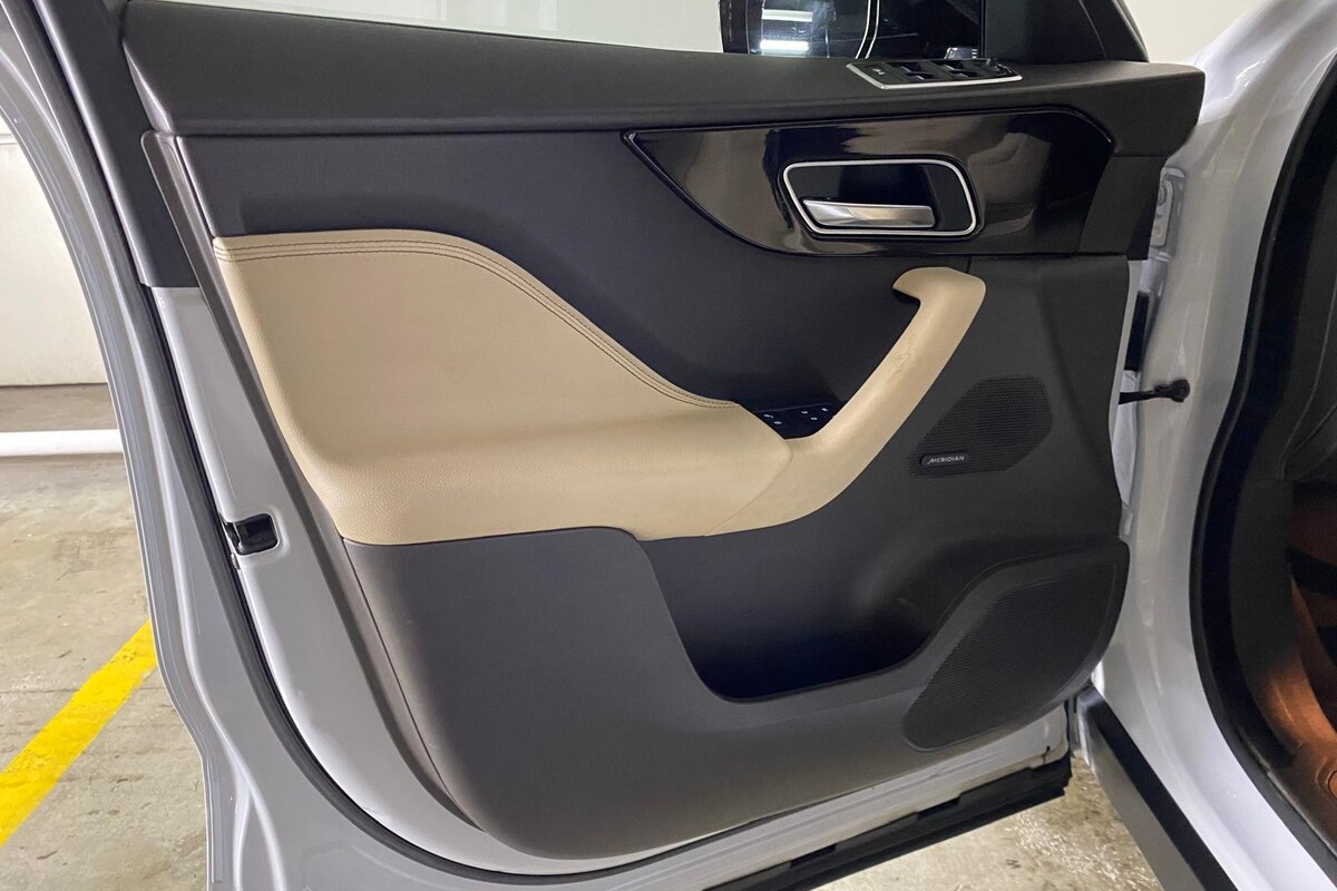 Jaguar F-PACE 2019
