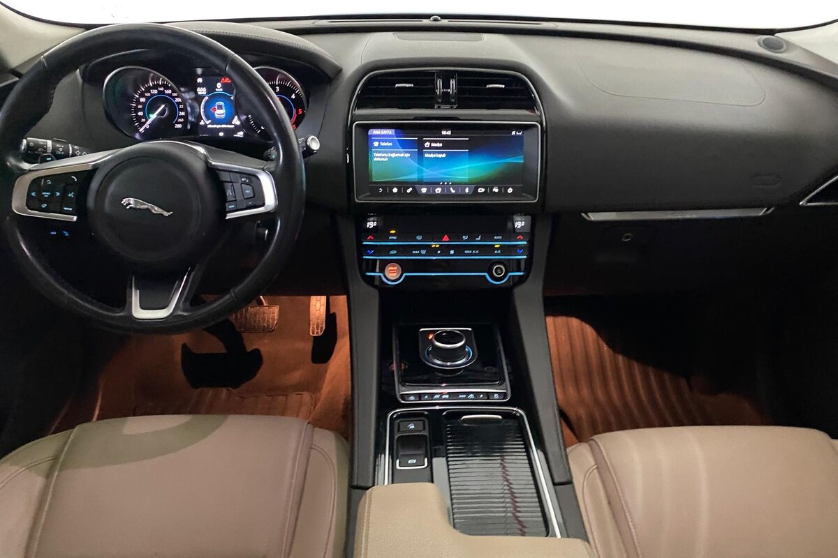Jaguar F-PACE 2019