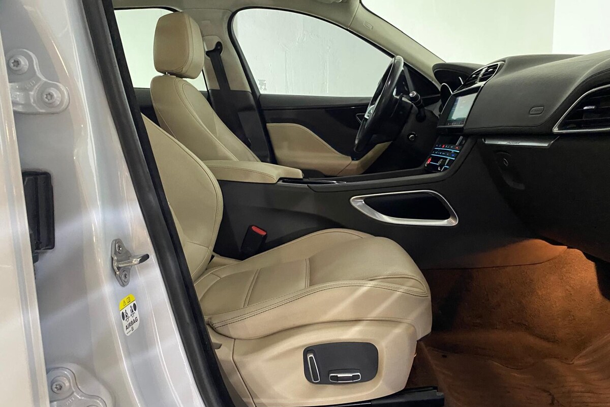 Jaguar F-PACE 2019