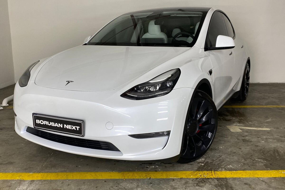 Tesla Model Y 2023