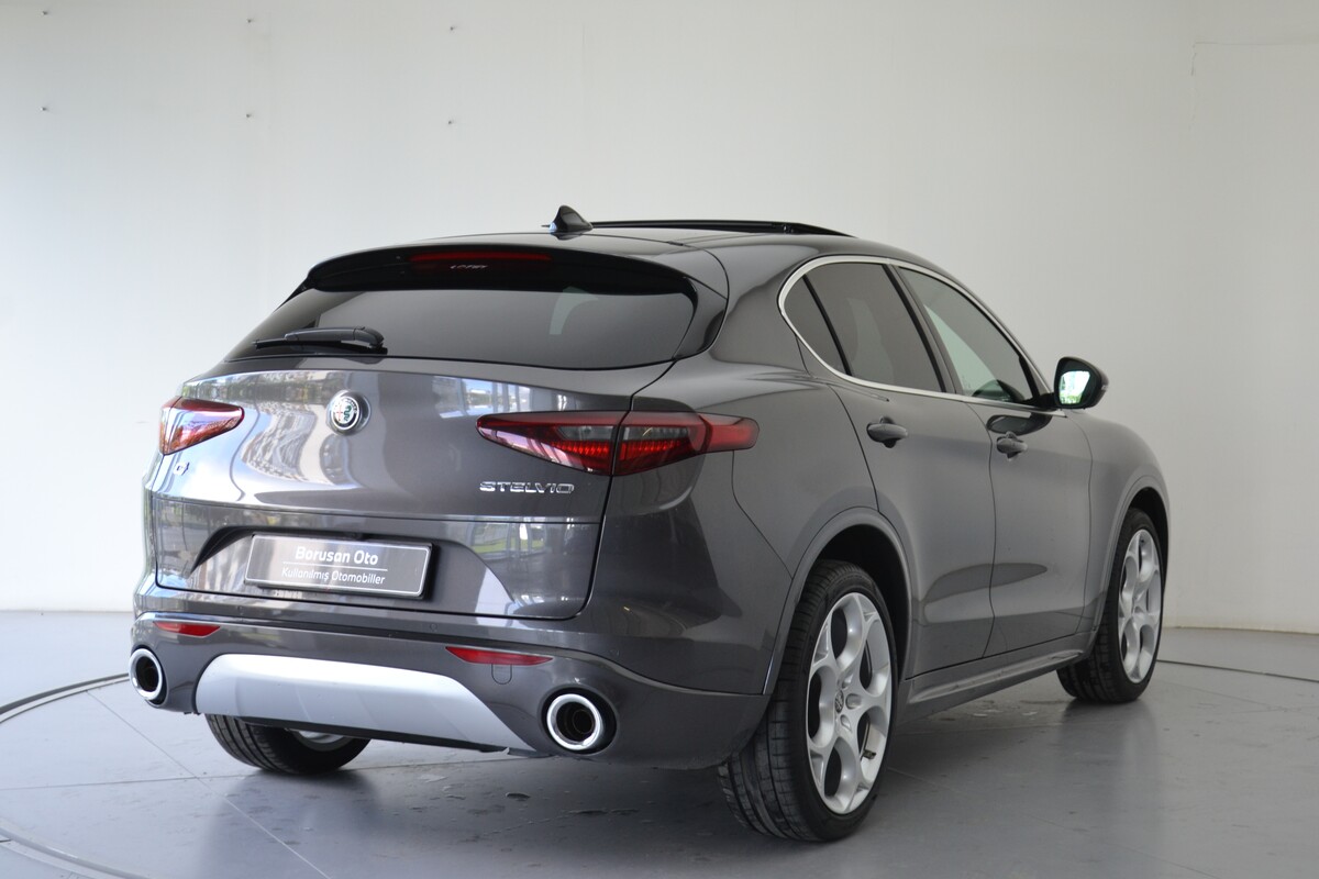 Alfa Romeo Stelvio 2022