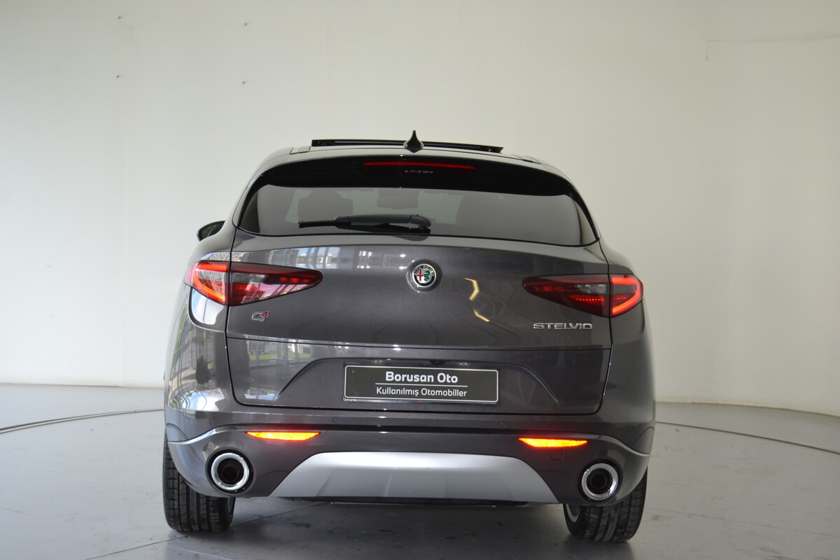 Alfa Romeo Stelvio 2022